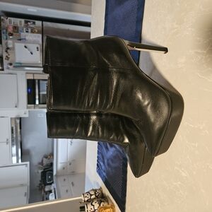 Gianni Bini Black Heeled Boots Sleek Design